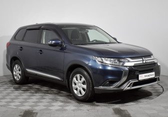 Подержанный автомобиль Mitsubishi Outlander 2018 года (3 фото)