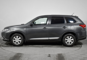 Подержанный автомобиль Mitsubishi Outlander 2016 года (8 фото)