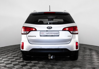 Подержанный автомобиль Kia Sorento 2013 года (6 фото)