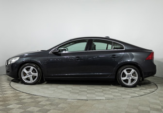 Подержанный автомобиль Volvo S60 2012 года (8 фото)