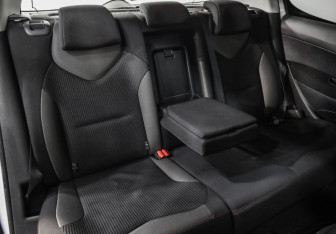 Подержанный автомобиль Peugeot 308 Hatchback 2011 года (19 фото)