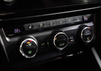 Подержанный автомобиль Skoda Octavia Liftback 2013 года (14 фото)