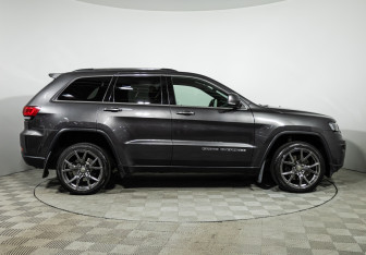 Подержанный автомобиль Jeep Grand Cherokee 2017 года (4 фото)