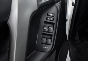 Подержанный автомобиль Toyota Land Cruiser Prado 2016 года (10 фото)