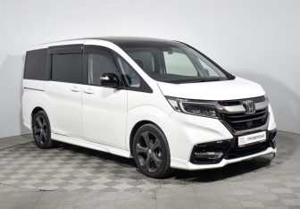 Подержанный автомобиль Honda Stepwgn 2018 года (3 фото)