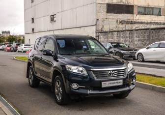 Подержанный автомобиль Toyota RAV4 2012 года (5 фото)