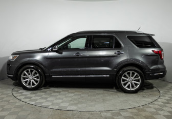 Подержанный автомобиль Ford Explorer 2018 года (8 фото)