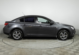 Подержанный автомобиль Chevrolet Cruze Sedan 2011 года (4 фото)