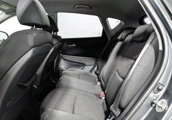 Подержанный автомобиль Hyundai i30 Hatchback 2011 года (12 фото)