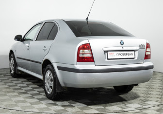 Подержанный автомобиль Skoda Octavia Liftback 2010 года (7 фото)