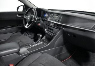 Подержанный автомобиль Kia Optima Sedan 2018 года (13 фото)