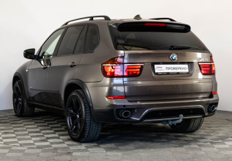 Подержанный автомобиль BMW X5 2013 года (7 фото)