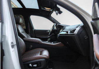 Подержанный автомобиль BMW X5 2019 года (14 фото)