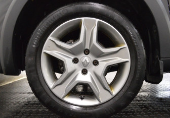 Подержанный автомобиль Renault Sandero 2020 года (9 фото)