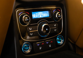 Подержанный автомобиль Jaguar XJ 2016 года (133 фото)