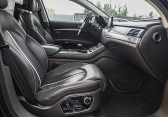 Подержанный автомобиль Audi A8 2011 года (28 фото)