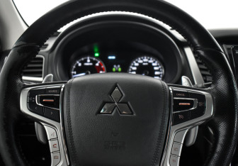 Подержанный автомобиль Mitsubishi Pajero Sport 2019 года (17 фото)