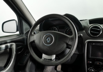 Подержанный автомобиль Renault Duster 2014 года (15 фото)