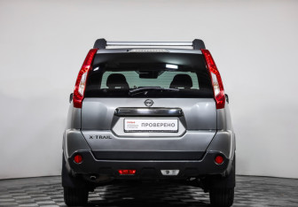 Подержанный автомобиль Nissan X-Trail 2012 года (6 фото)