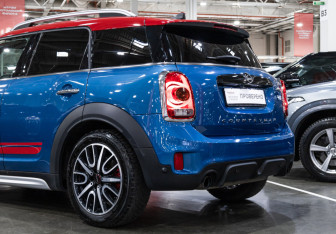 Подержанный автомобиль MINI Countryman 2019 года (17 фото)