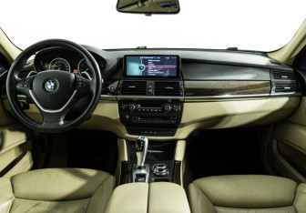 Подержанный автомобиль BMW X6 2013 года (13 фото)