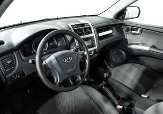 Подержанный автомобиль Kia Sportage 2010 года (11 фото)