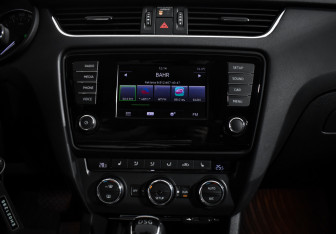 Подержанный автомобиль Skoda Octavia Liftback 2014 года (15 фото)