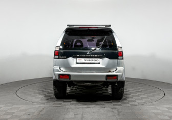 Подержанный автомобиль Mitsubishi Pajero Sport 2008 года (6 фото)