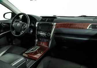 Подержанный автомобиль Toyota Camry Sedan 2014 года (9 фото)