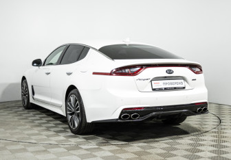 Подержанный автомобиль Kia Stinger 2018 года (7 фото)
