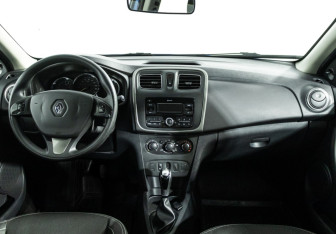 Подержанный автомобиль Renault Logan Sedan 2018 года (13 фото)