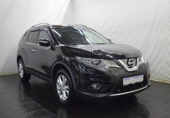 Подержанный автомобиль Nissan X-Trail 2015 года (3 фото)
