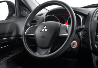 Подержанный автомобиль Mitsubishi ASX 2014 года (14 фото)