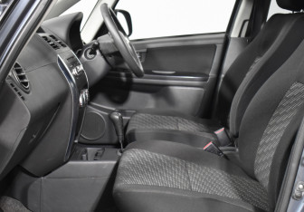 Подержанный автомобиль Suzuki SX4 Hatchback 2006 года (10 фото)