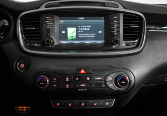 Подержанный автомобиль Kia Sorento 2017 года (14 фото)