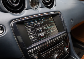 Подержанный автомобиль Jaguar XJ 2013 года (21 фото)