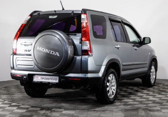 Подержанный автомобиль Honda CR-V 2005 года (5 фото)