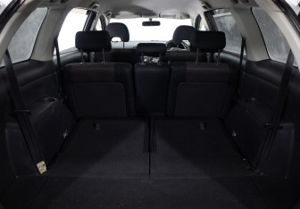 Подержанный автомобиль Toyota Wish Compactvan 2005 года (18 фото)