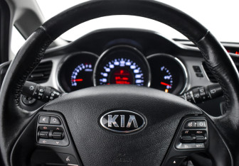 Подержанный автомобиль Kia Ceed Hatchback 2012 года (17 фото)