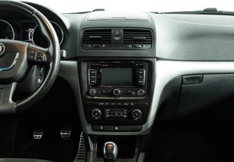 Подержанный автомобиль Skoda Yeti 2010 года (14 фото)