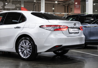 Подержанный автомобиль Toyota Camry Sedan 2020 года (10 фото)