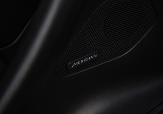 Подержанный автомобиль Jaguar F-Pace 2018 года (15 фото)