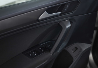 Подержанный автомобиль Volkswagen Tiguan 2020 года (22 фото)