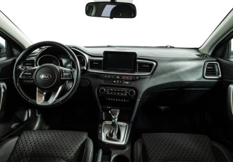 Подержанный автомобиль Kia Ceed Hatchback 2019 года (13 фото)