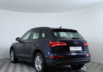 Подержанный автомобиль Audi Q5 2019 года (8 фото)