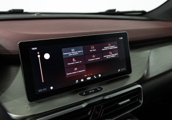 Подержанный автомобиль Geely Coolray 2023 года (17 фото)