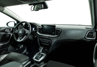 Подержанный автомобиль Kia Ceed Wagon 2020 года (9 фото)