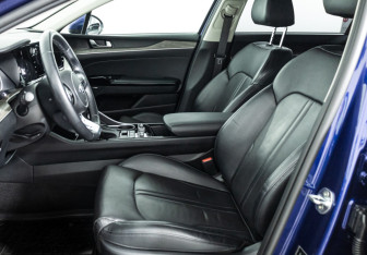 Подержанный автомобиль Kia K5 2021 года (17 фото)