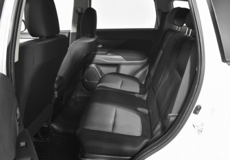 Подержанный автомобиль Mitsubishi Outlander 2014 года (11 фото)