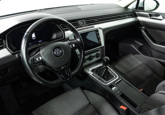 Подержанный автомобиль Volkswagen Passat Wagon 2017 года (11 фото)